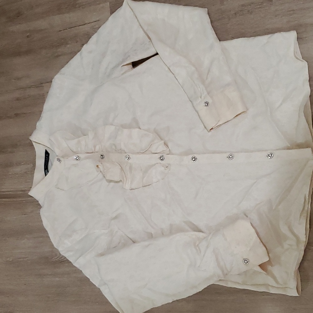 Zara  Long sleeve cream buttonup top with ruffles size s